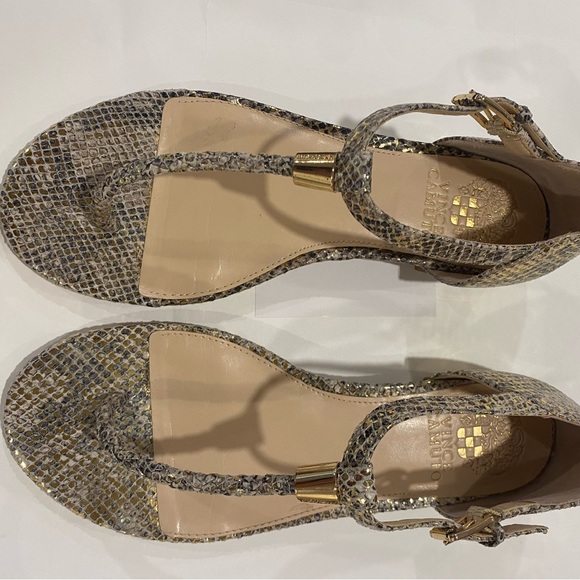 Vince Camuto metallic silver snakeskin print leather T-strap flat sandals. - Picture 14 of 16